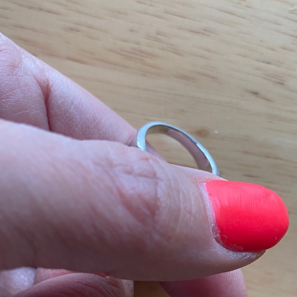 Radiant Silver Ring with Clear Gemstone - Picture 5 of 9